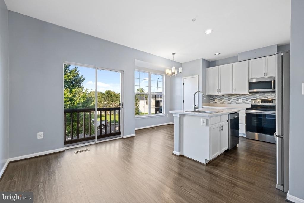 113 Lavenport Circle - Photo 3