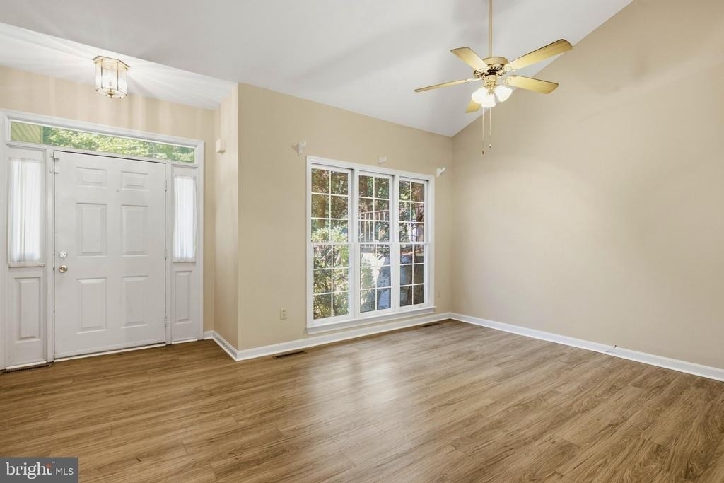 427 Lessin Drive - Photo 5