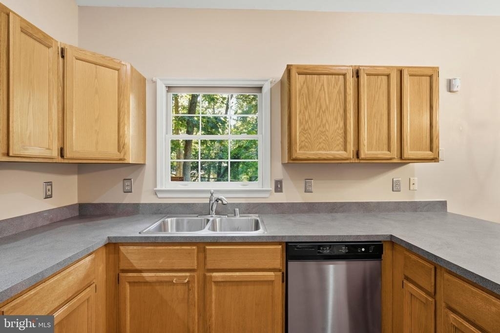 427 Lessin Drive - Photo 10