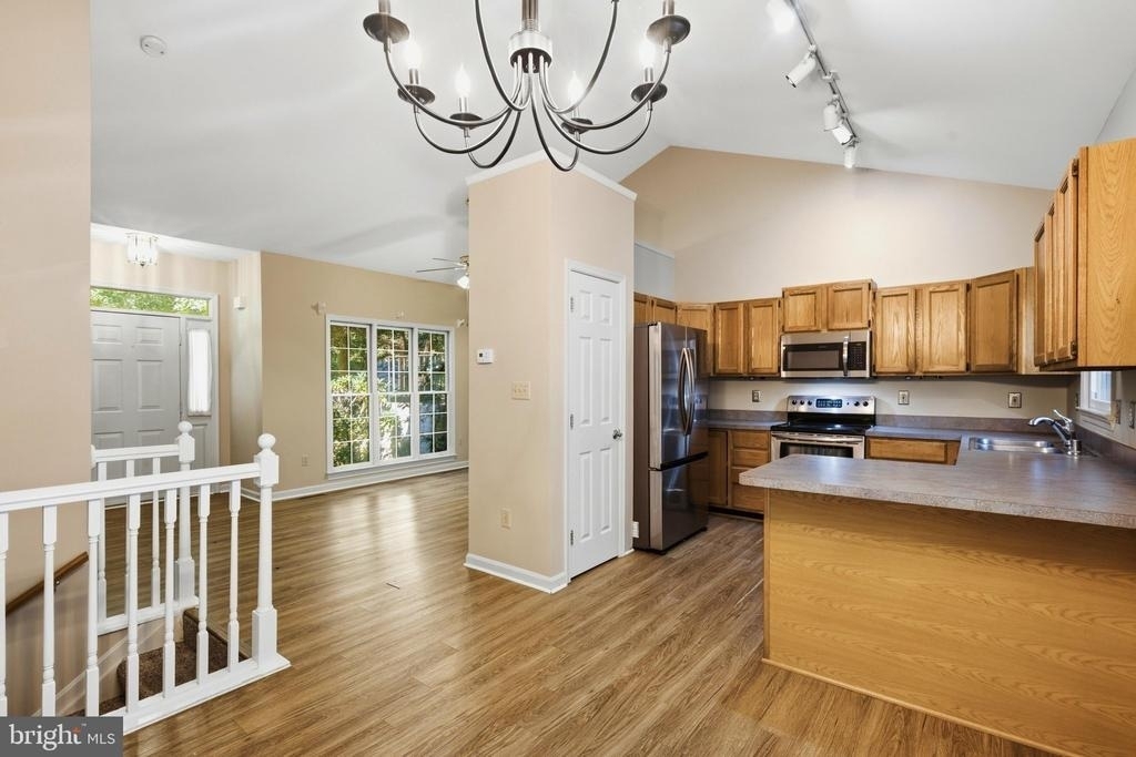 427 Lessin Drive - Photo 7