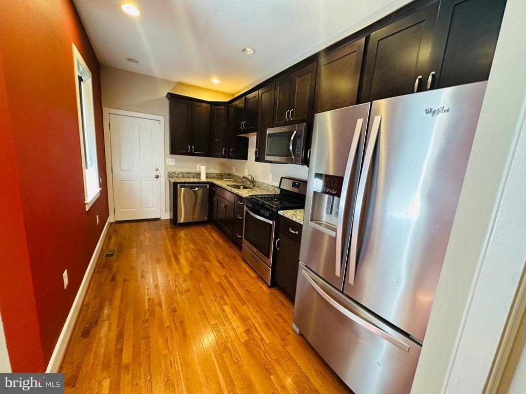 429 E Lanvale Street E - Photo 3