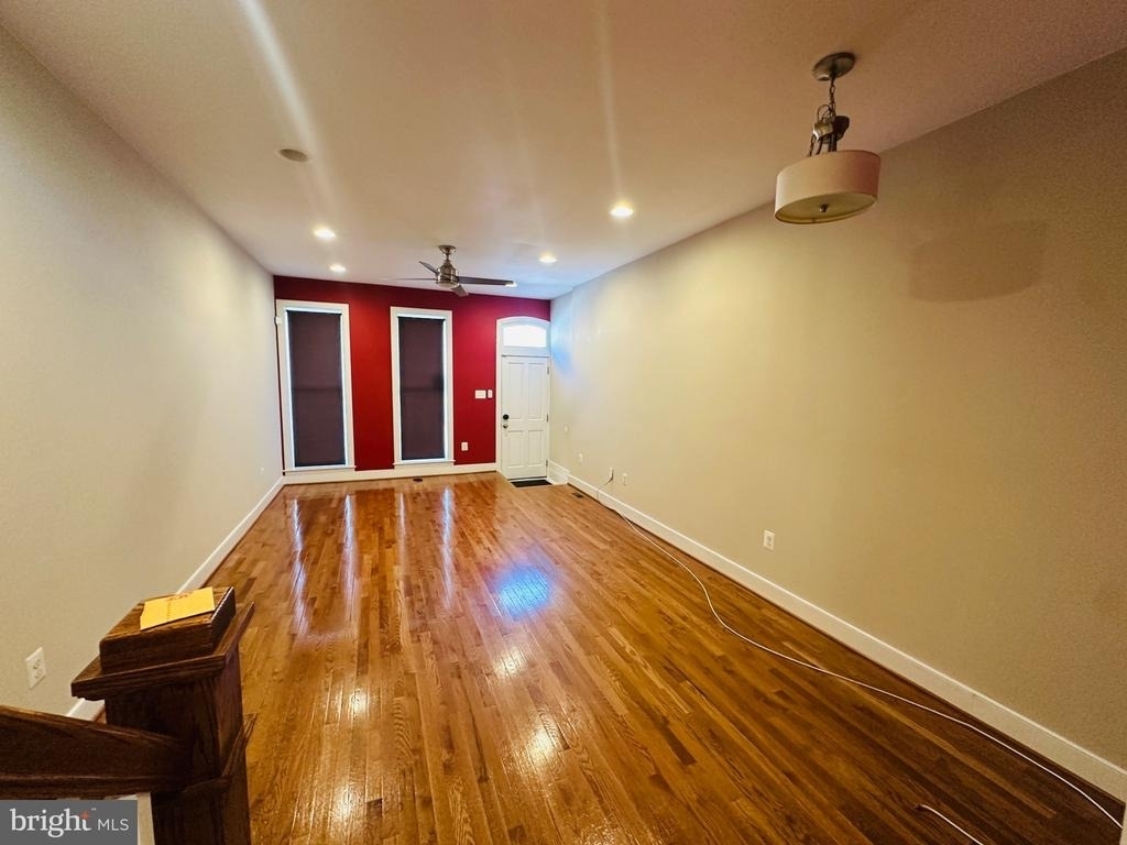 429 E Lanvale Street E - Photo 2