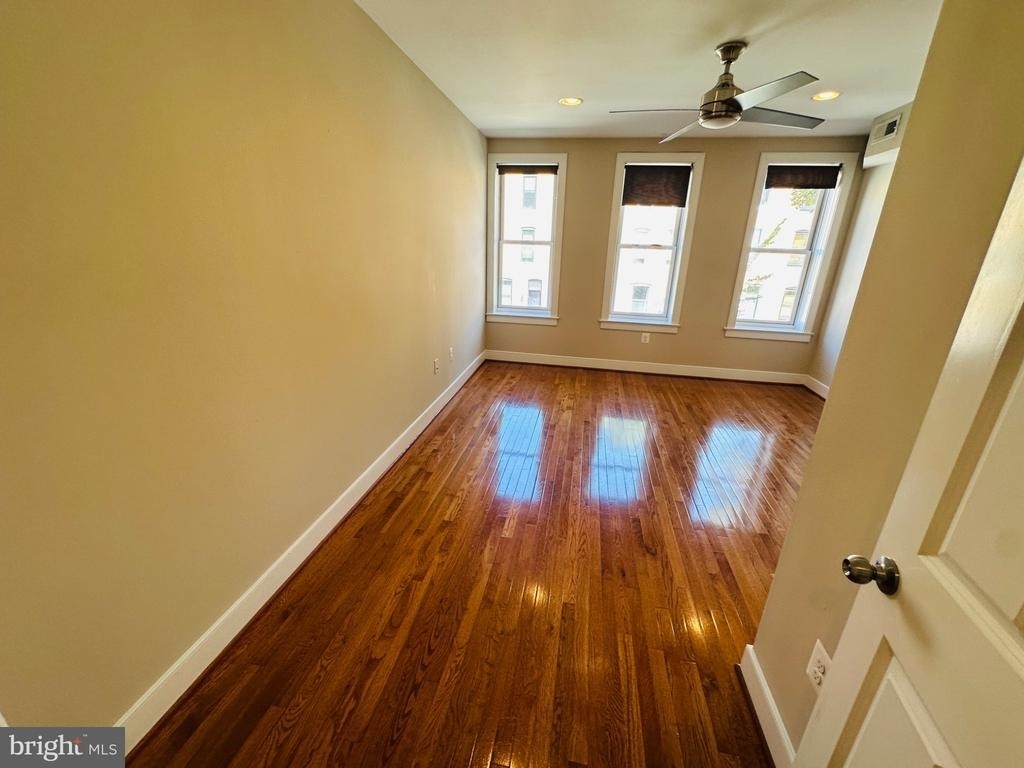 429 E Lanvale Street E - Photo 11