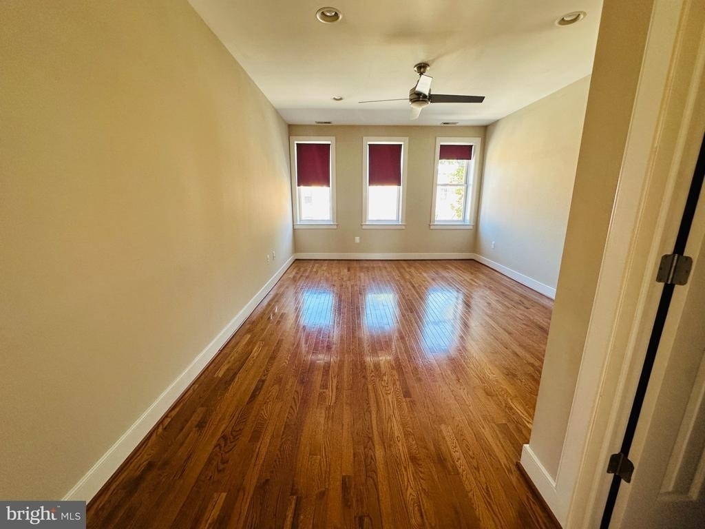 429 E Lanvale Street E - Photo 17