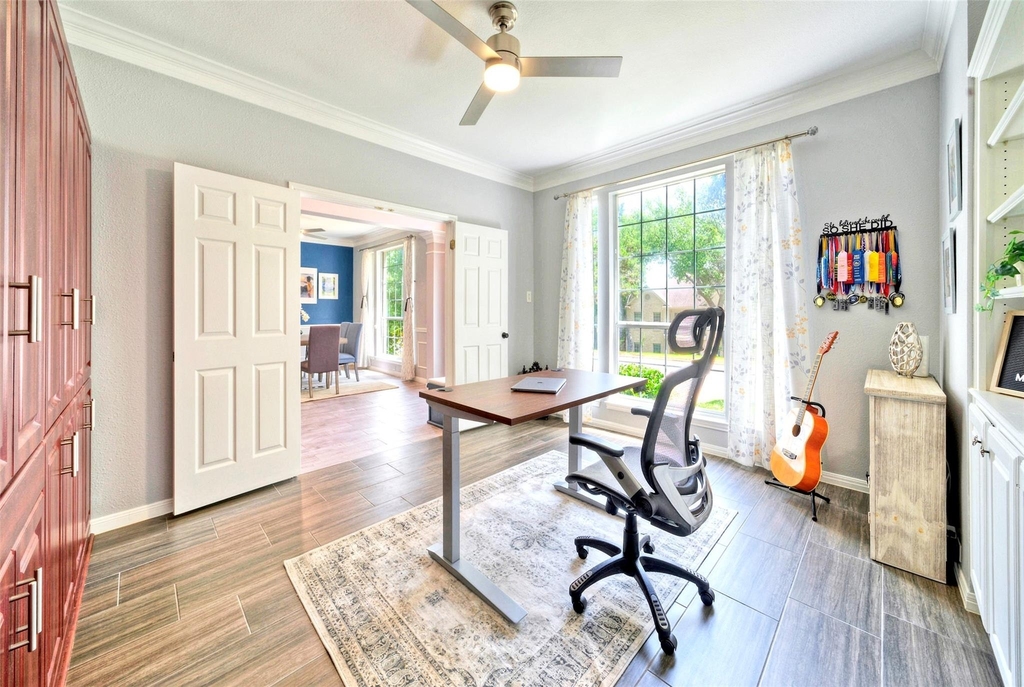 3002 Barton Point Cir - Photo 3