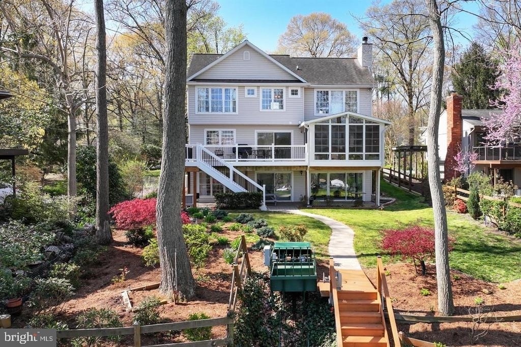 928 Waterview Drive - Photo 2