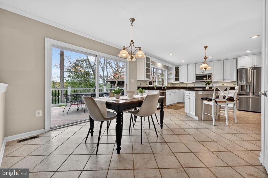 928 Waterview Drive - Photo 10