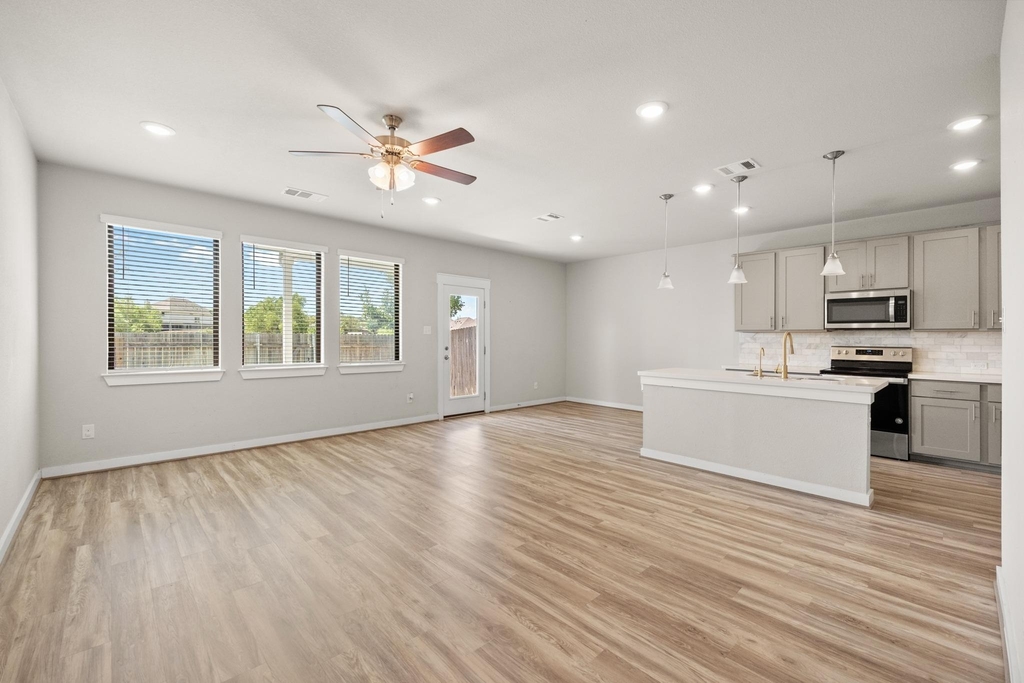 441 Fieldwood Dr - Photo 3