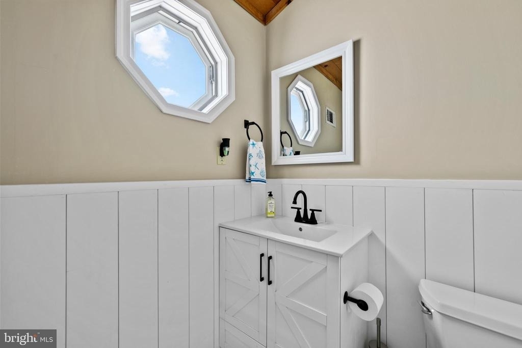 35205 Hassell Avenue - Photo 44