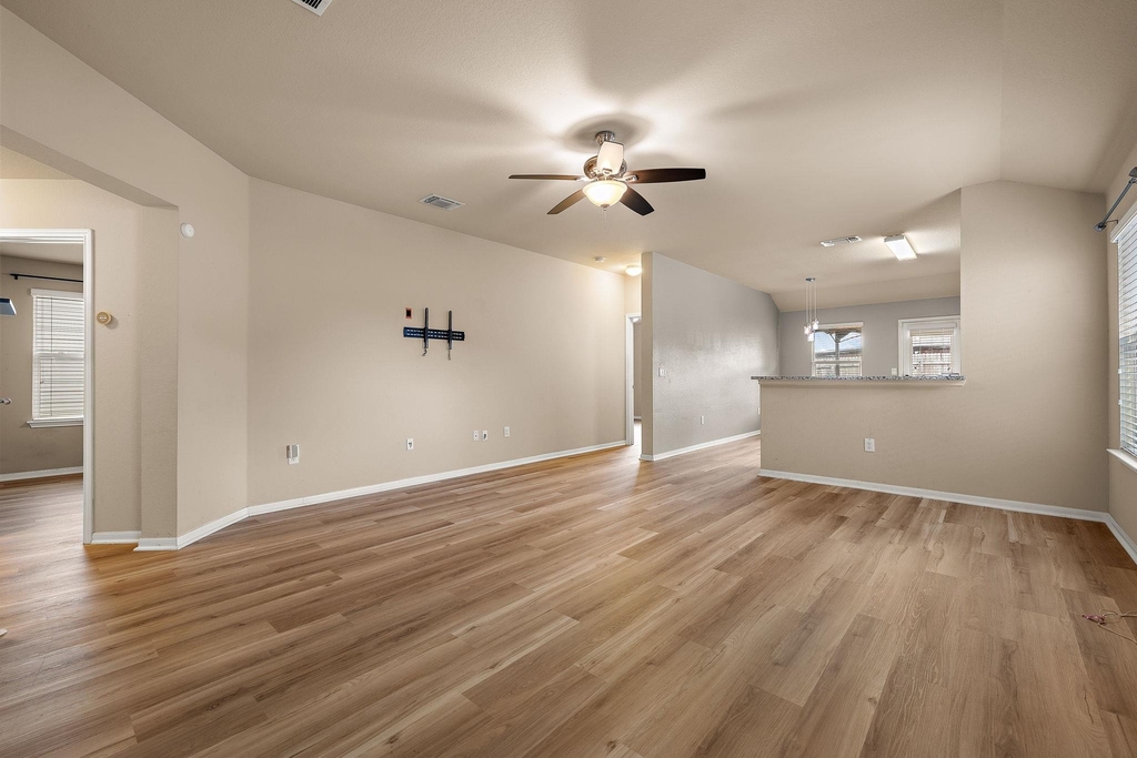 12105 Jamie Dr - Photo 6