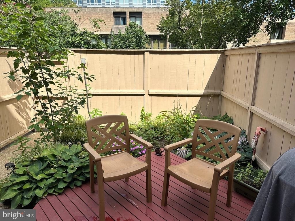 274 M Street Sw - Photo 3