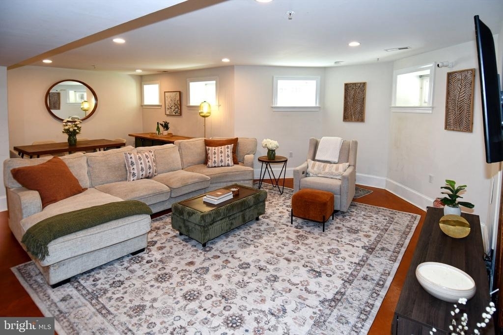 1324 Euclid Street Nw - Photo 4
