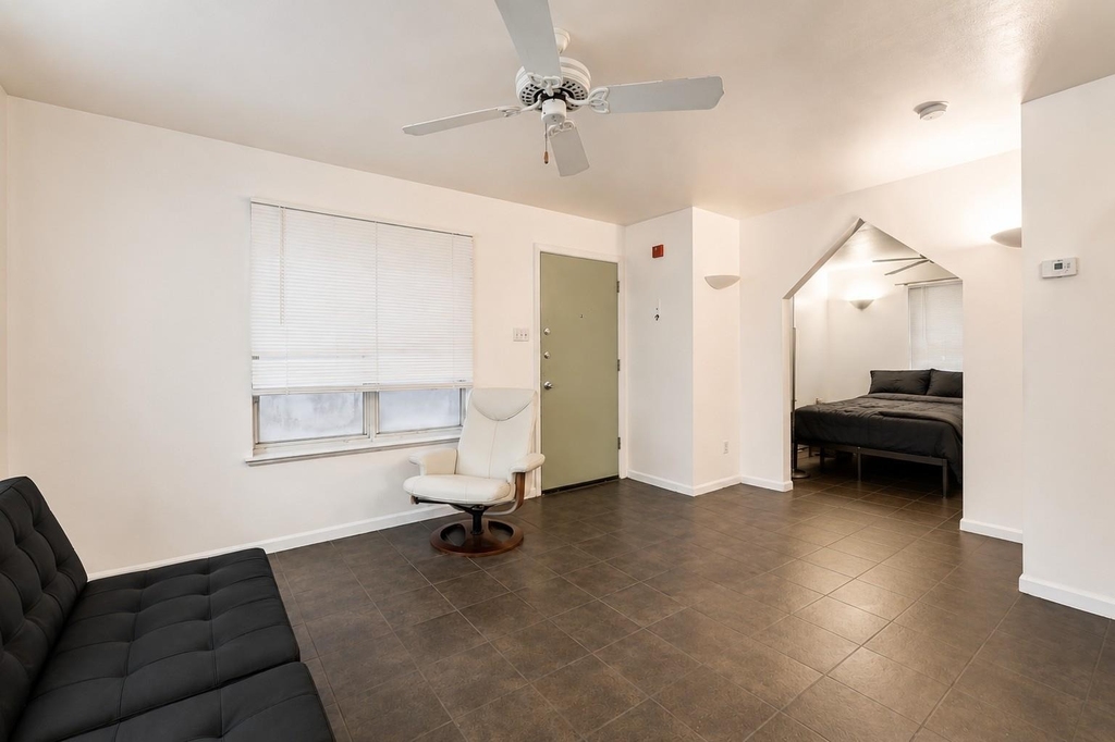 2505 Seton Ave - Photo 2