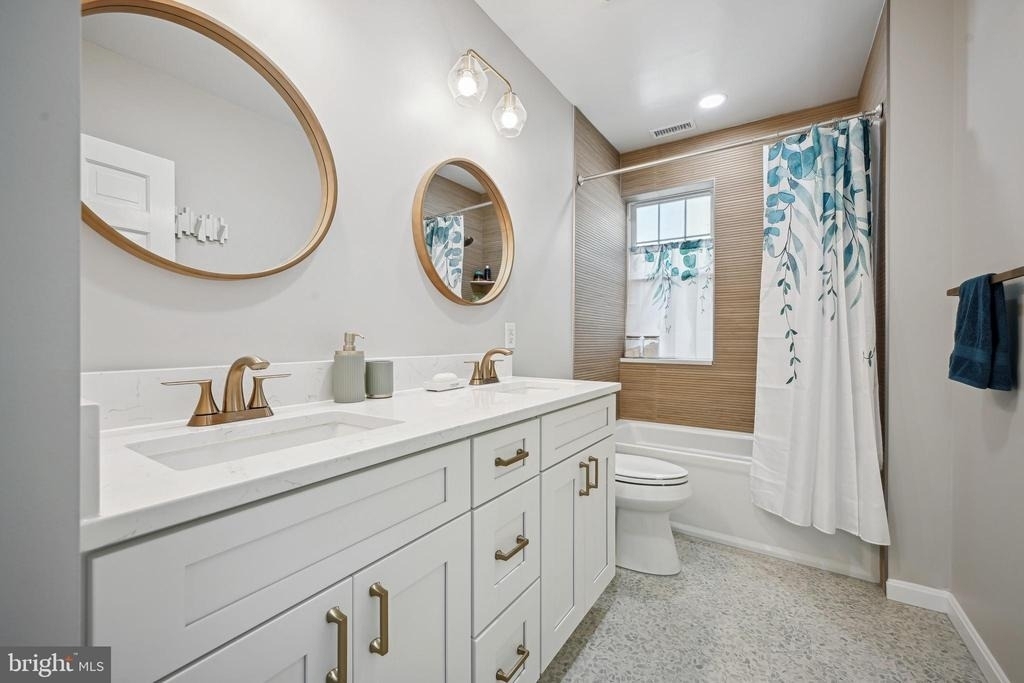 2111 37th Street Nw - Photo 22