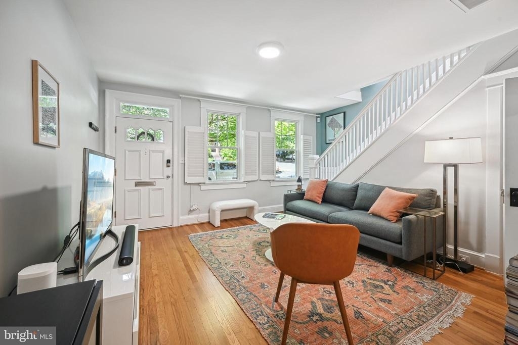 2111 37th Street Nw - Photo 4