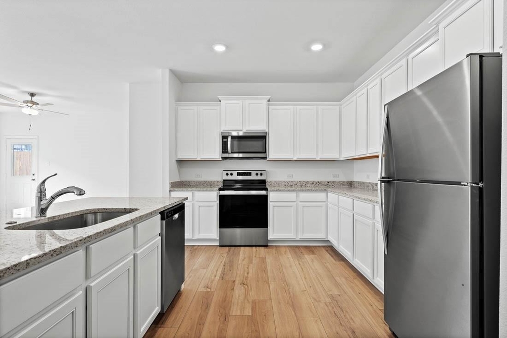104 Captain Dooley Ln - Photo 1