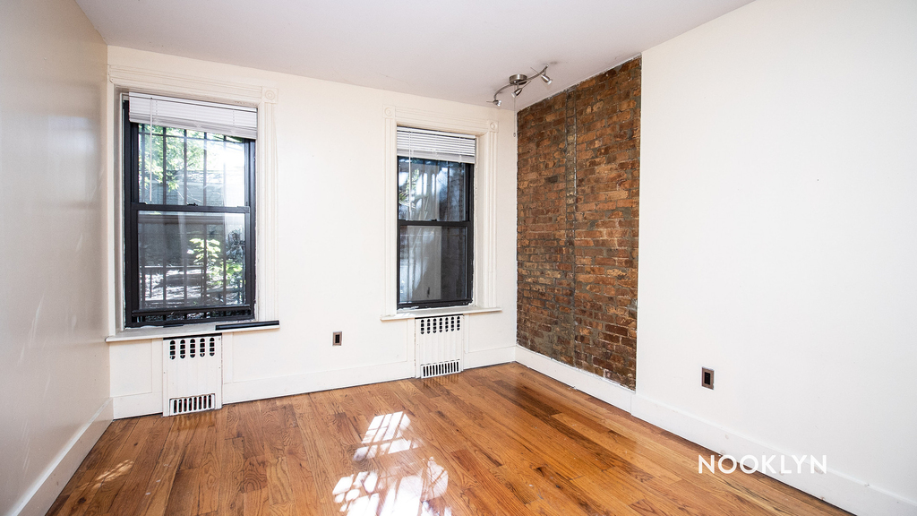 22 Hart St - Photo 2