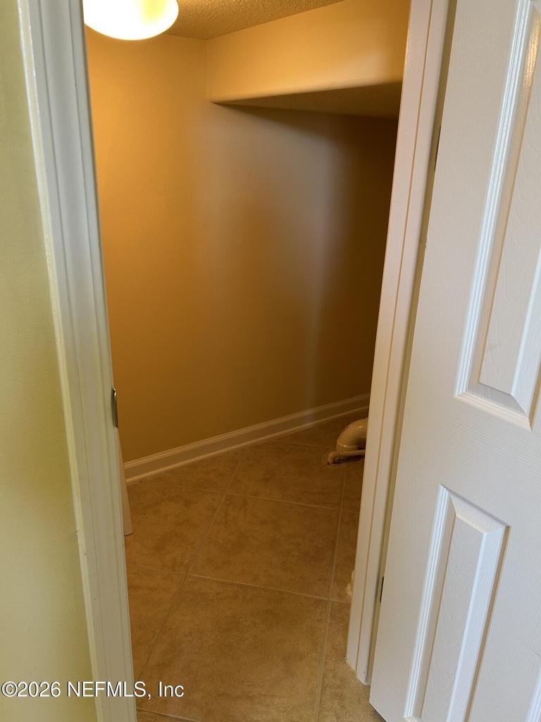 296 Ellsworth Circle - Photo 16