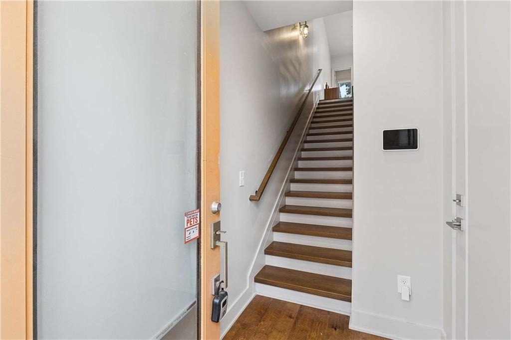 102 City View Court Ne - Photo 2