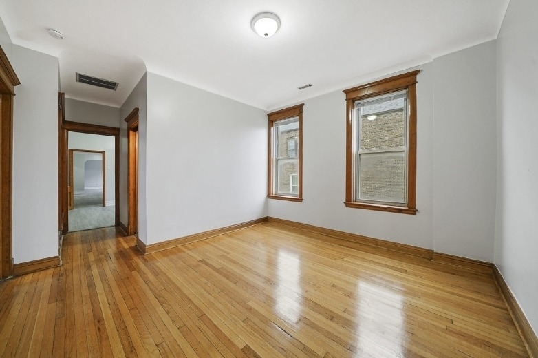 2556 S Albany Avenue - Photo 1