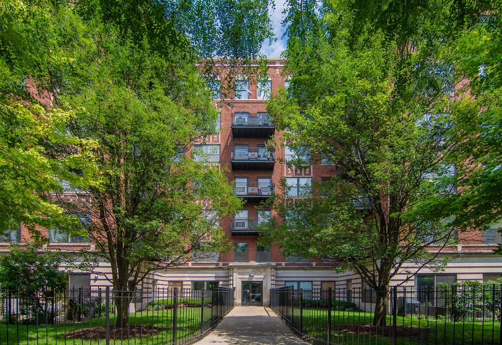 4537 S Drexel Boulevard - Photo 0