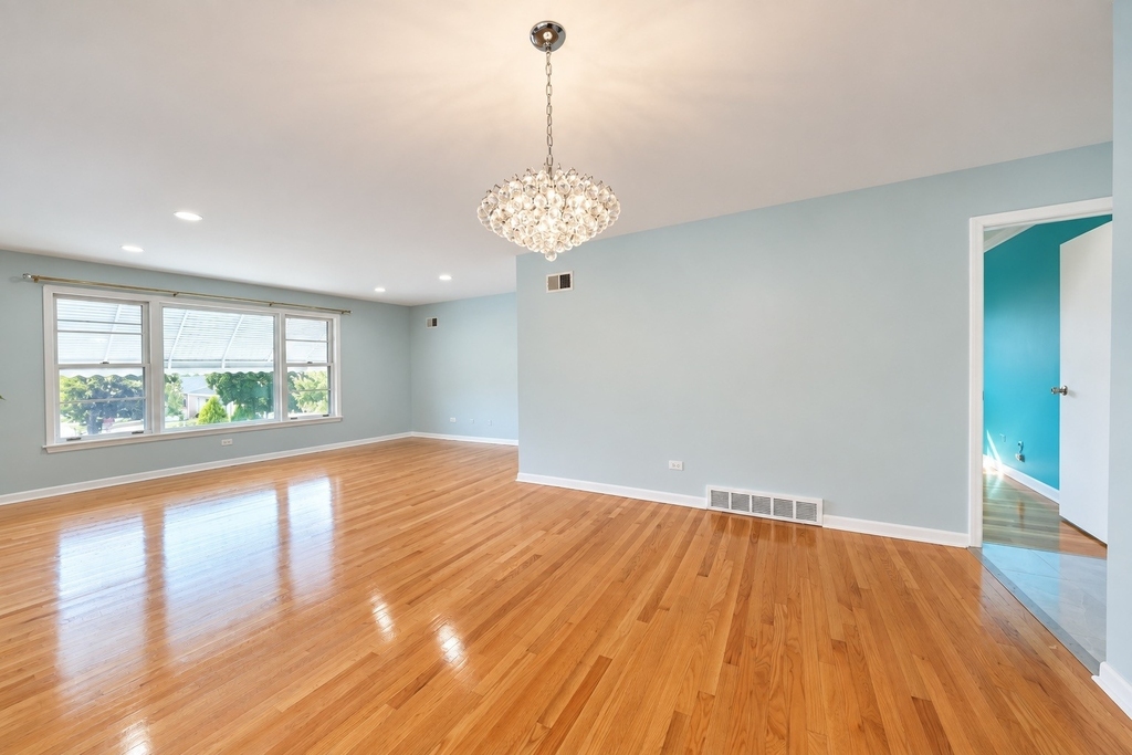 8608 W Carmen Avenue - Photo 5