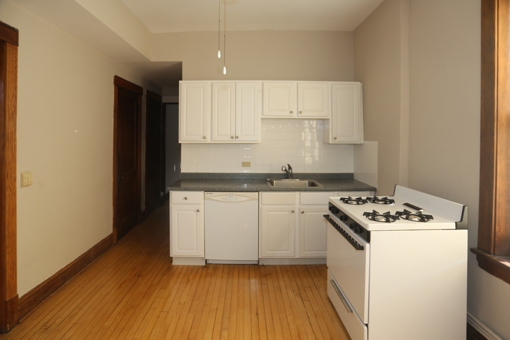 1927 W Schiller Street - Photo 3