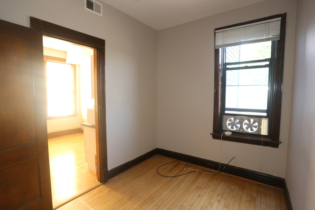 1927 W Schiller Street - Photo 13