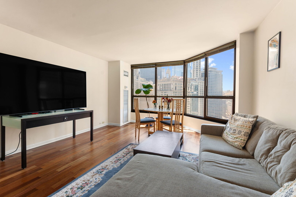 405 N Wabash Avenue - Photo 3