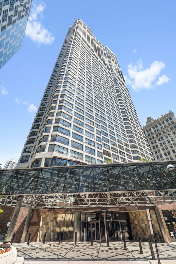 405 N Wabash Avenue - Photo 13