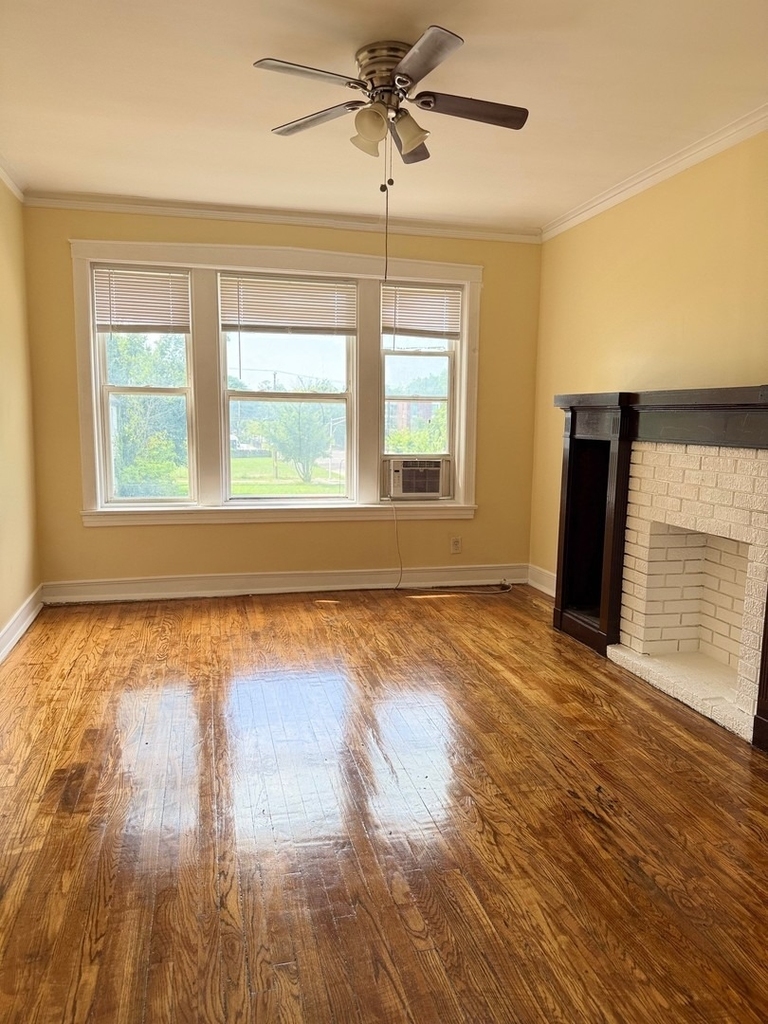 5703 S Emerald Avenue - Photo 2