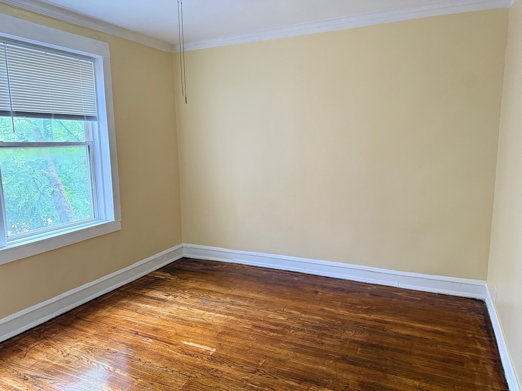 5703 S Emerald Avenue - Photo 8