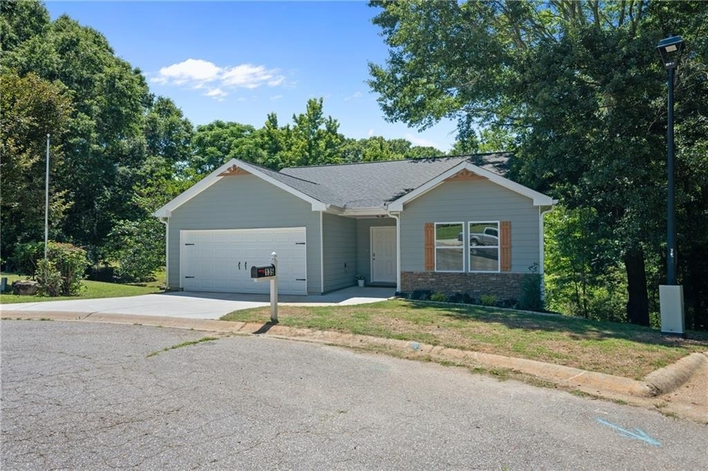 135 Tyrus Lane - Photo 1