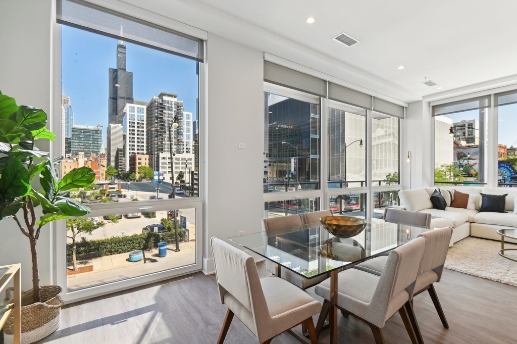 812 W Adams Street - Photo 3