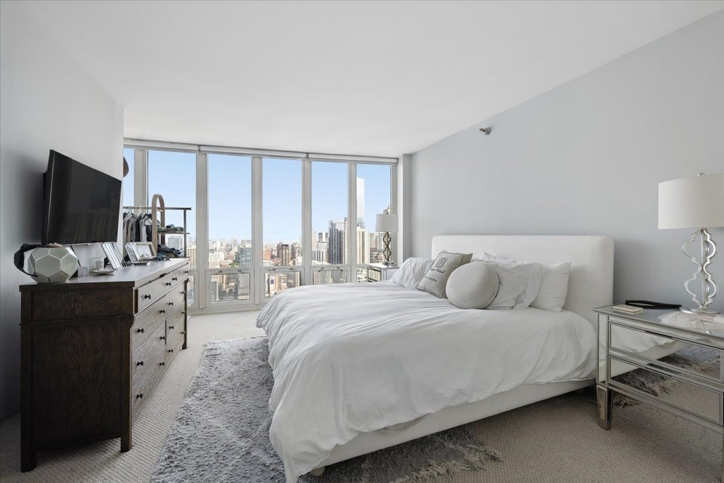 345 N Lasalle Street - Photo 9