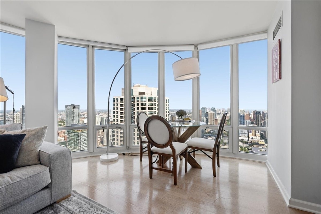 345 N Lasalle Street - Photo 3