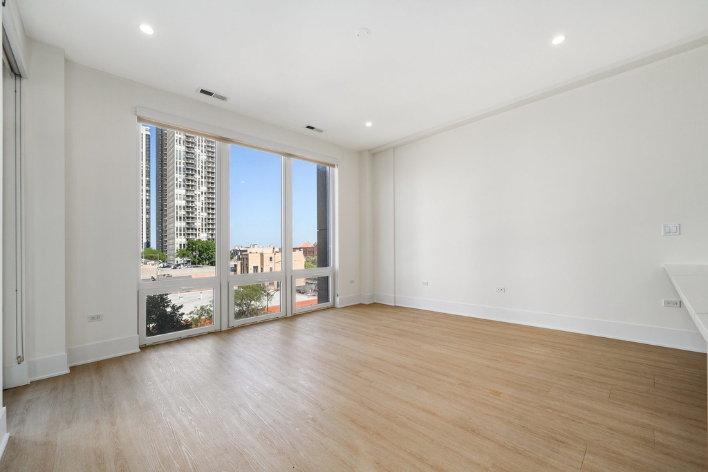 159 W North Avenue - Photo 3