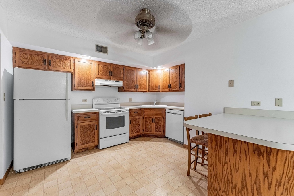 884 N Prairie Avenue - Photo 1