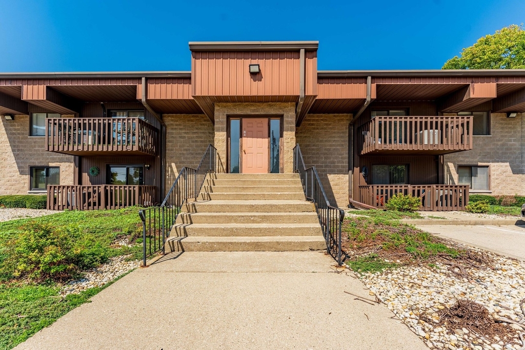 884 N Prairie Avenue - Photo 0