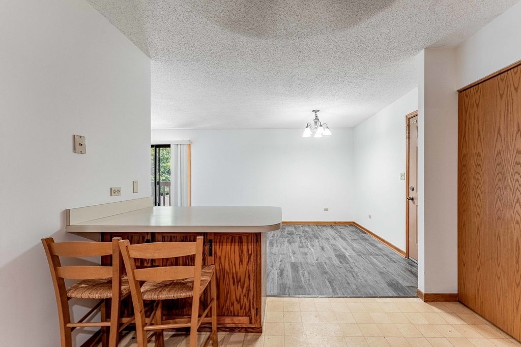 884 N Prairie Avenue - Photo 4