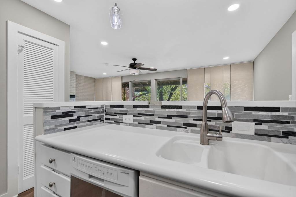 5518 E Lake Drive - Photo 7