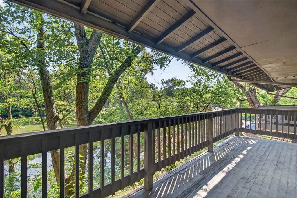 5518 E Lake Drive - Photo 2