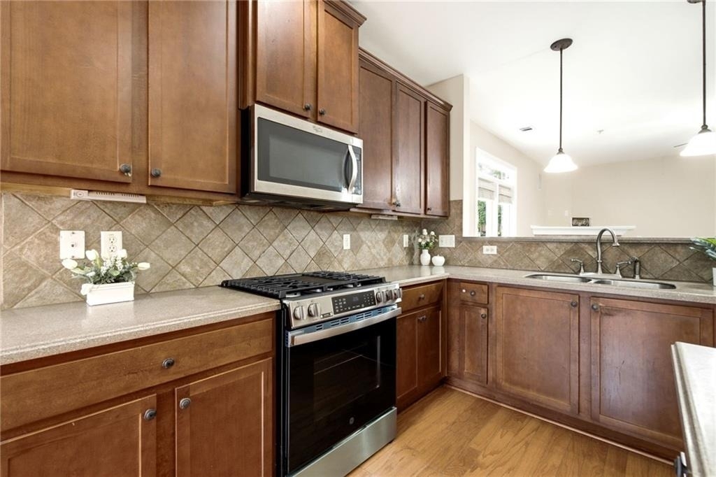2196 Kingswood Drive - Photo 11