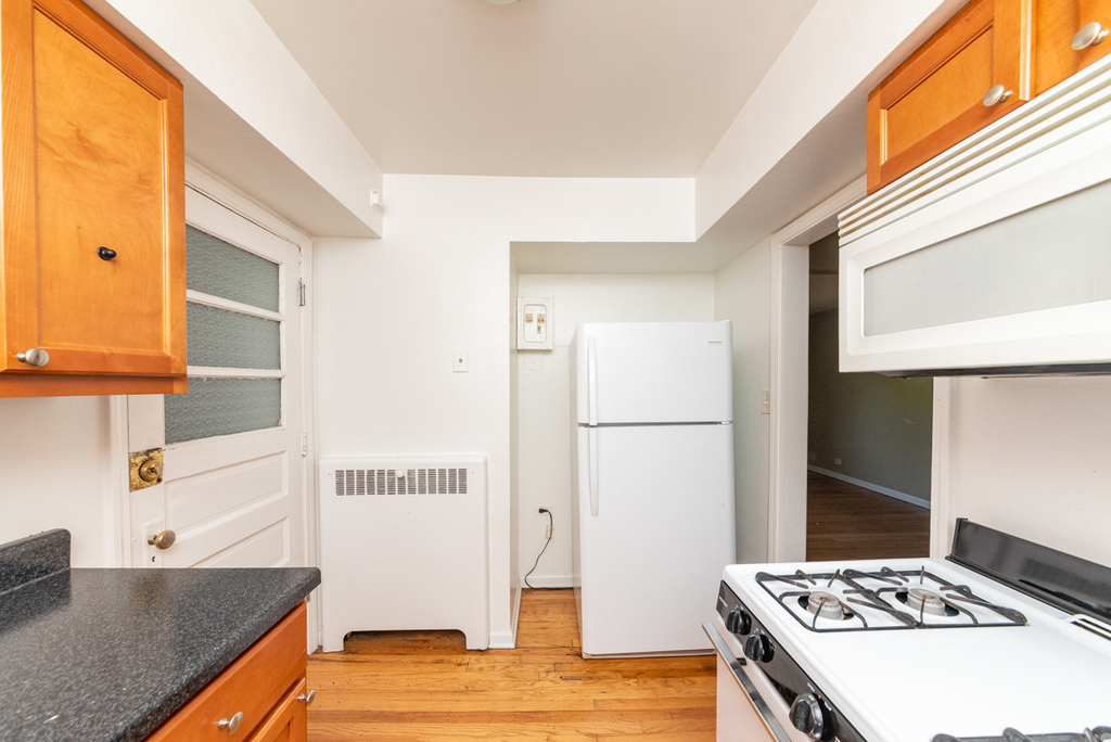 233 Custer Avenue - Photo 3