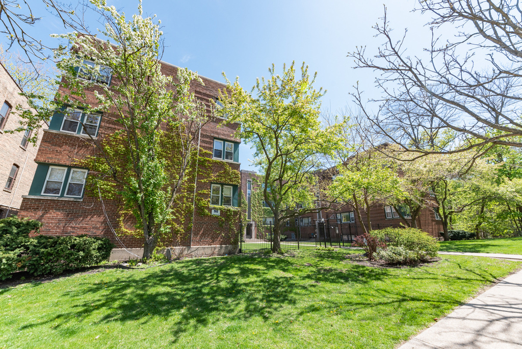 233 Custer Avenue - Photo 0