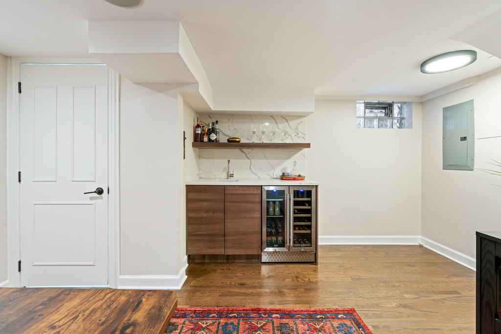 428 W Wellington Avenue - Photo 18