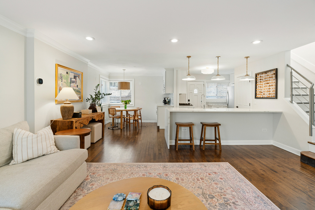 428 W Wellington Avenue - Photo 4