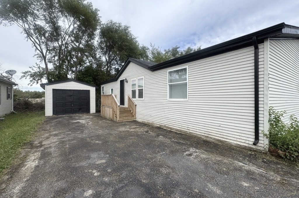 2215 Rush Street - Photo 0