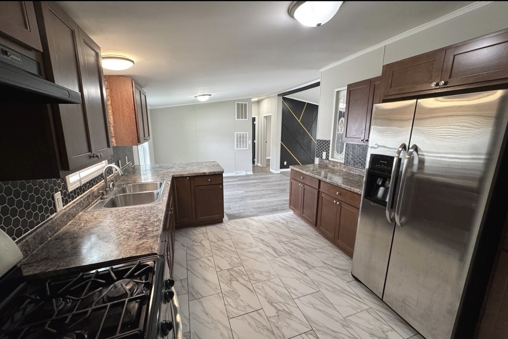 2215 Rush Street - Photo 5