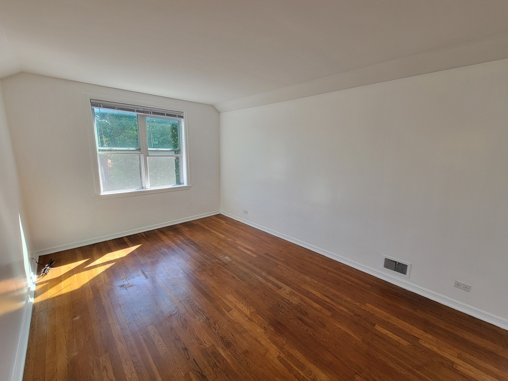 4048 N Marmora Avenue - Photo 3